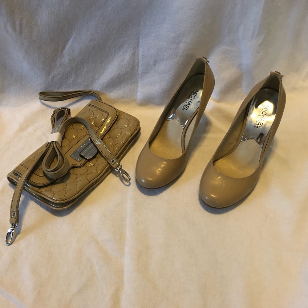 Michael Kors Rounded Toe Pumps - Picture 4 of 5